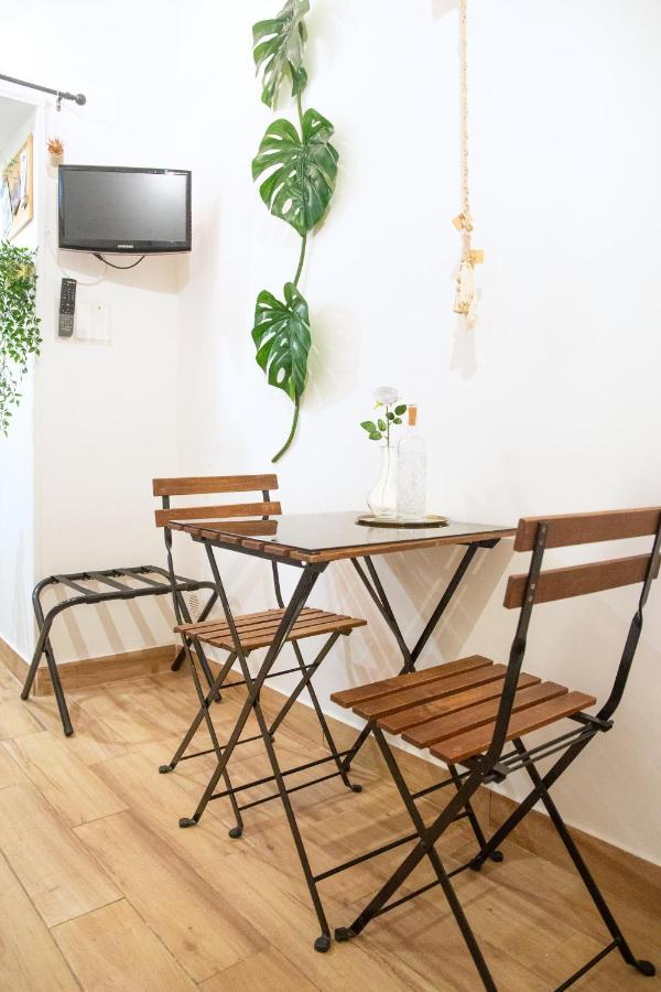 Jungle 13 - Room And Apartments Наполи Екстериор снимка