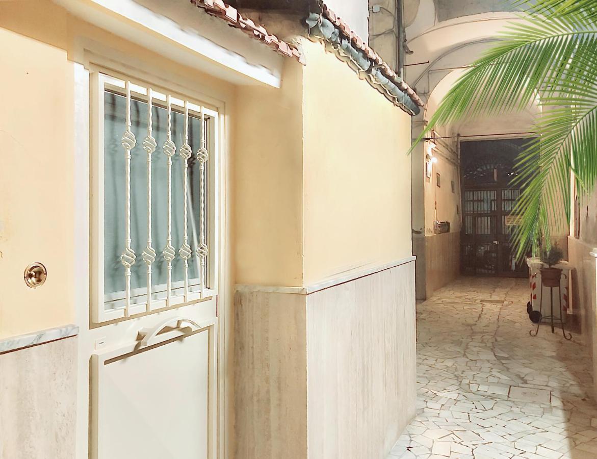 Jungle 13 - Room And Apartments Наполи Екстериор снимка